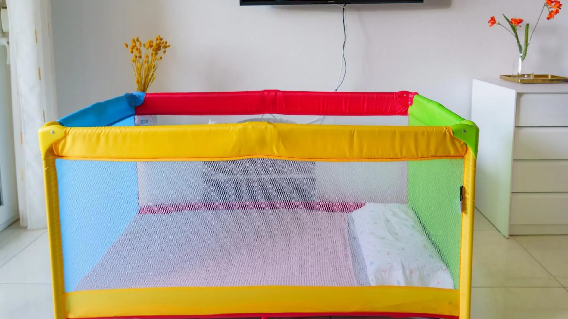 شقة Benalbeach Bright And Quiet Studio Terrace With Garden And Sea Views بينالماذينا